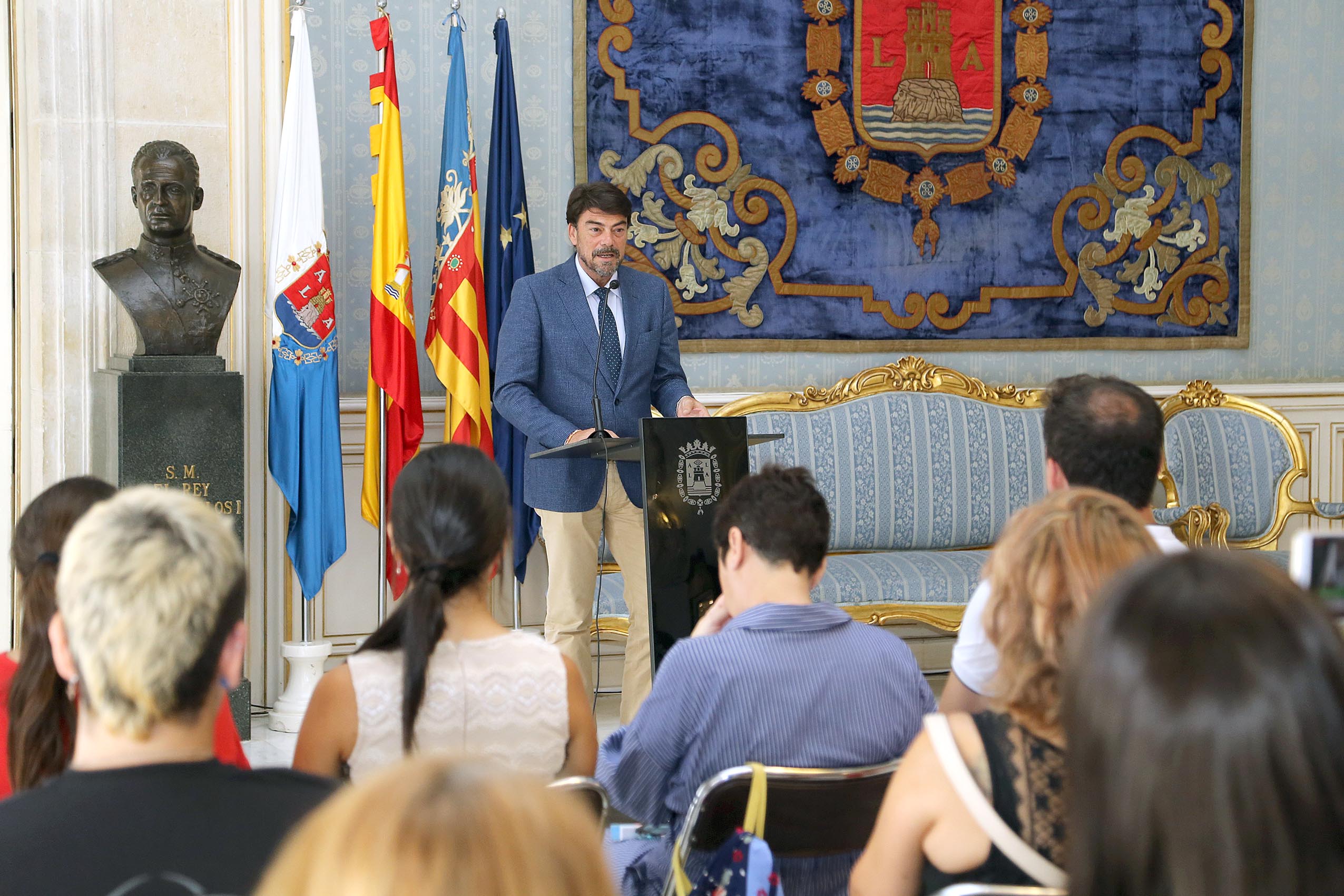 Bandera LGTBI Ayuntamiento Alicante (4)