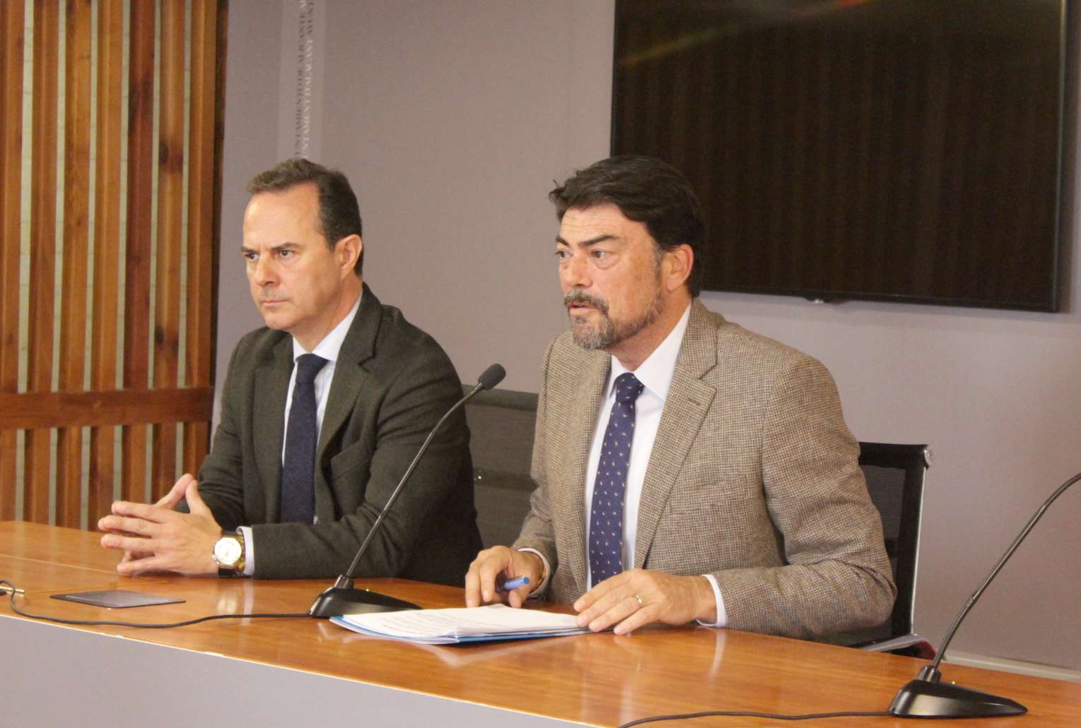 Carlos Castillo Luis Barcala.jpg