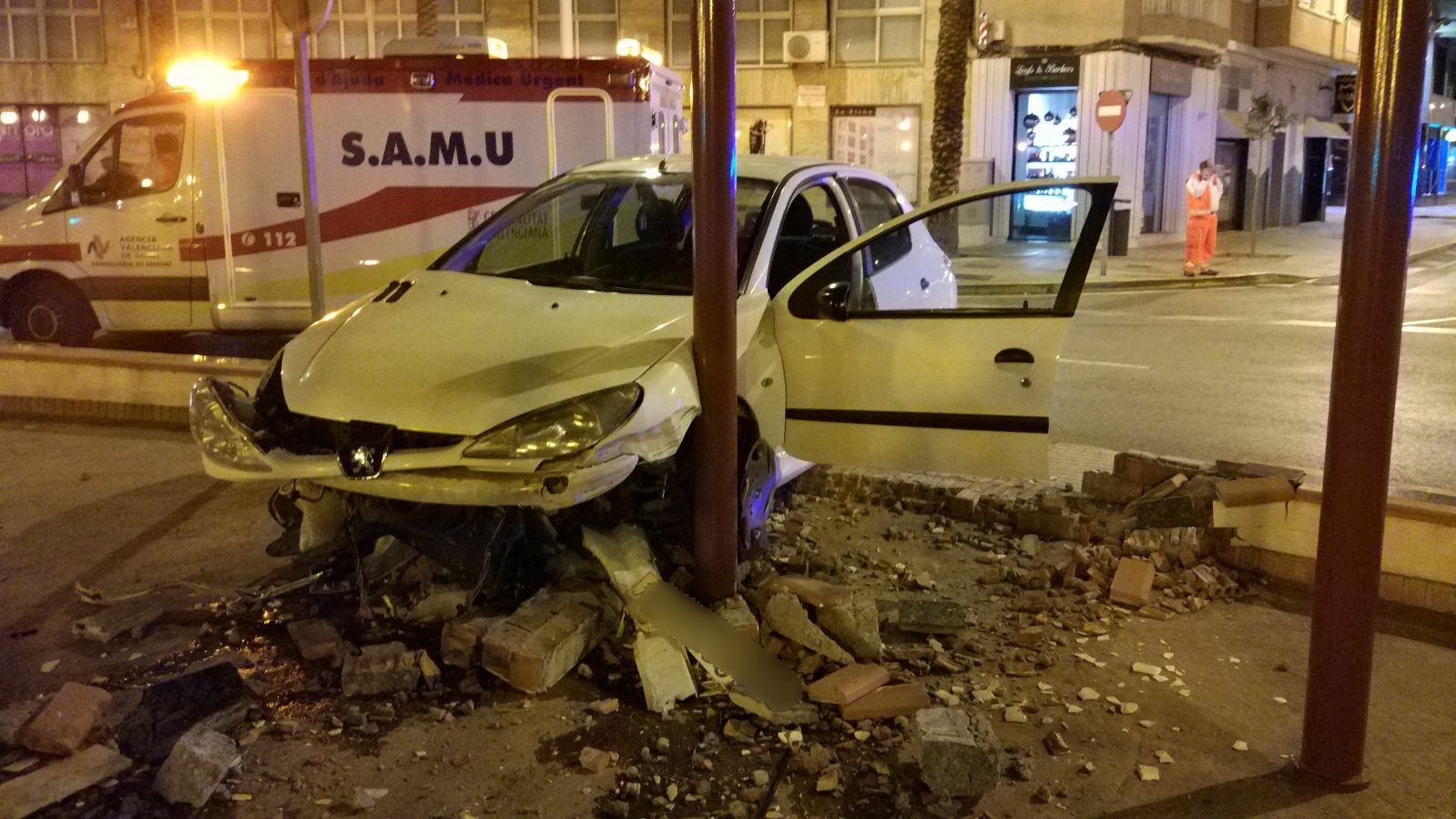 NOTA 28-03-18 - daños plaza crevillente FOTO1.jpg