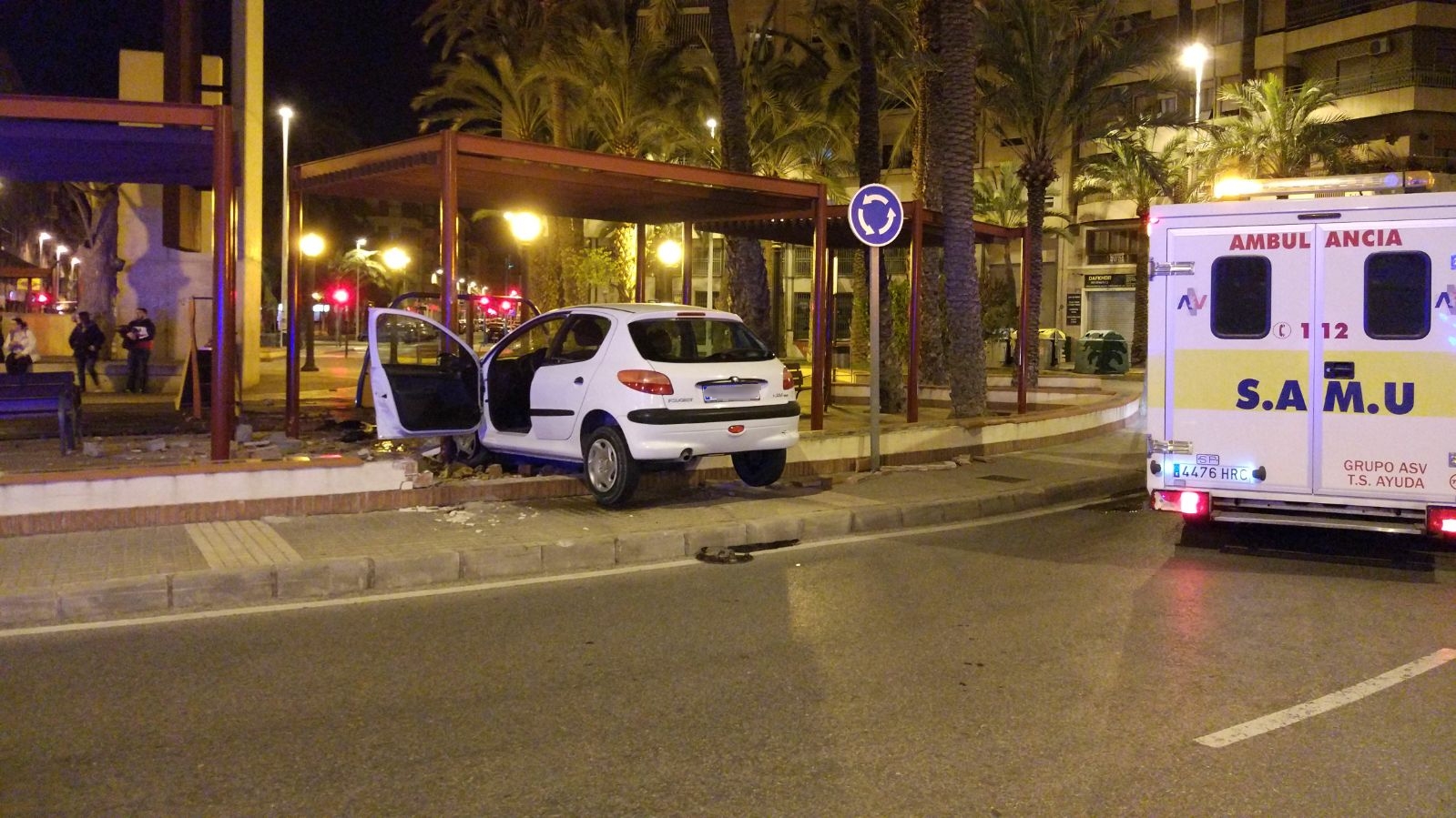 NOTA 28-03-18 - daños plaza crevillente FOTO2