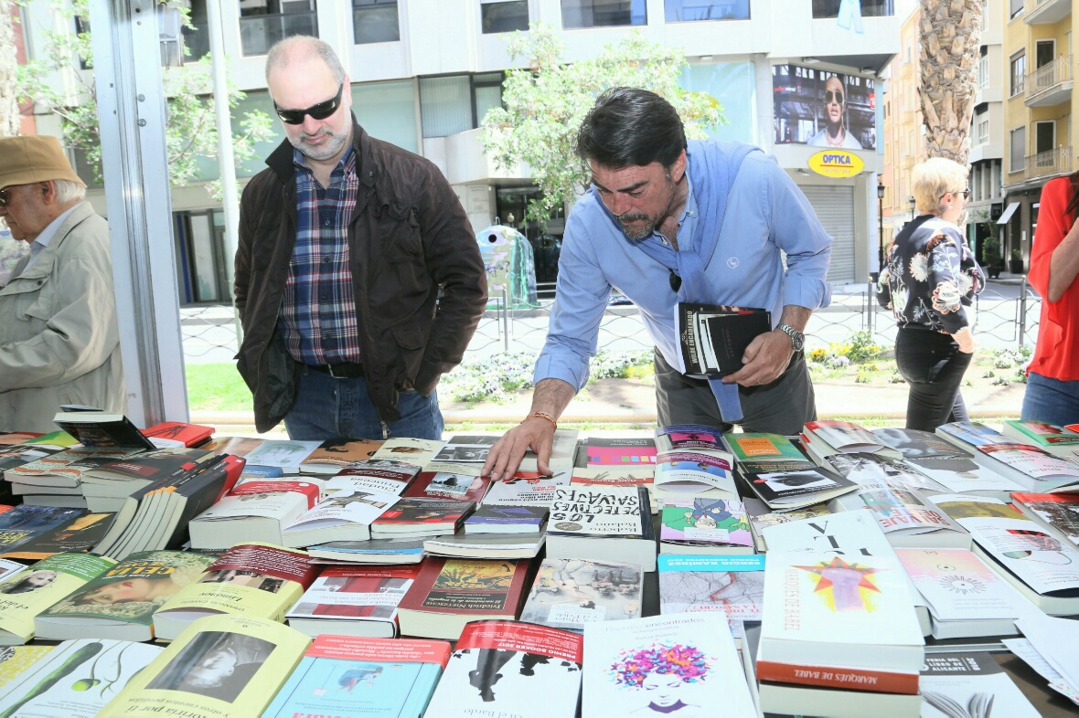 Feria del libro Alicante Luis Barcala (1)