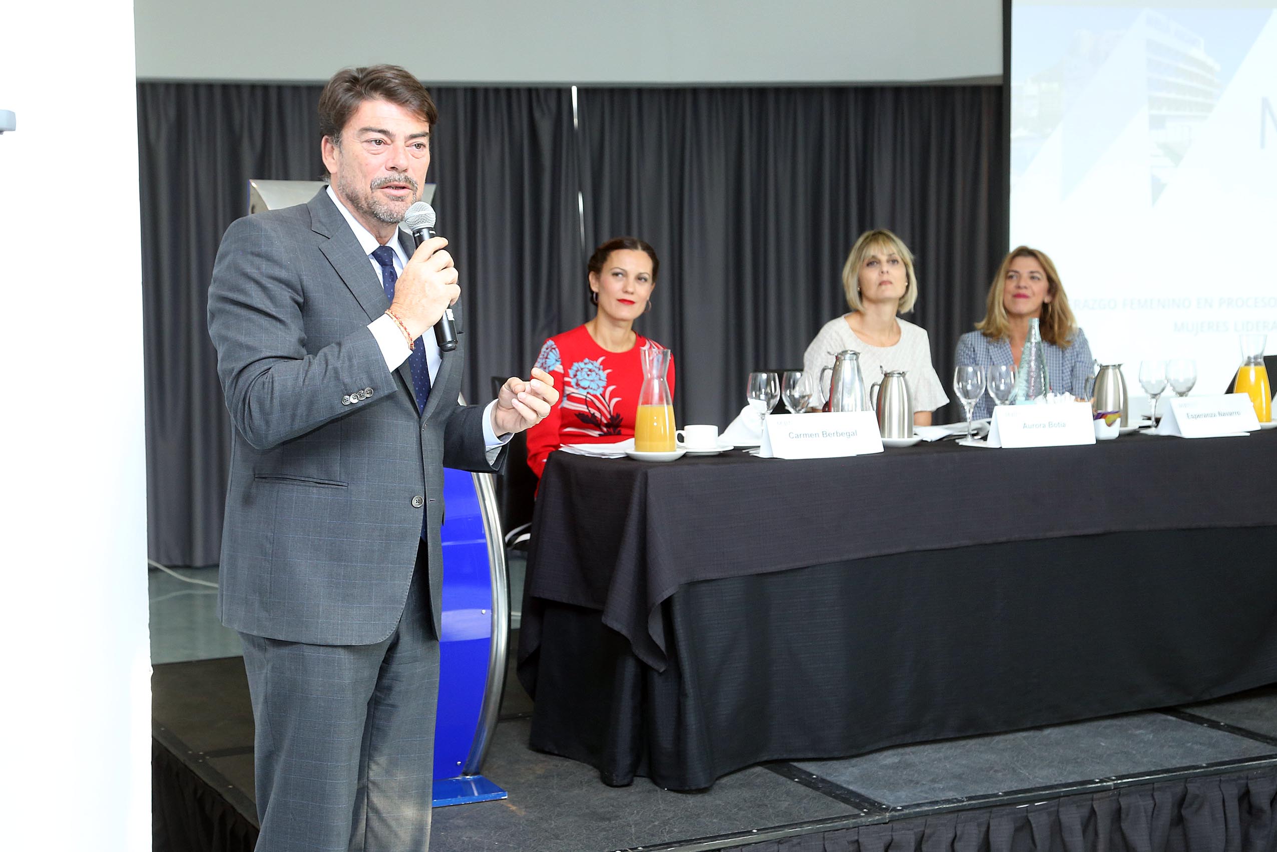 VI Encuentro sobre Liderazgo femenino (1).jpg