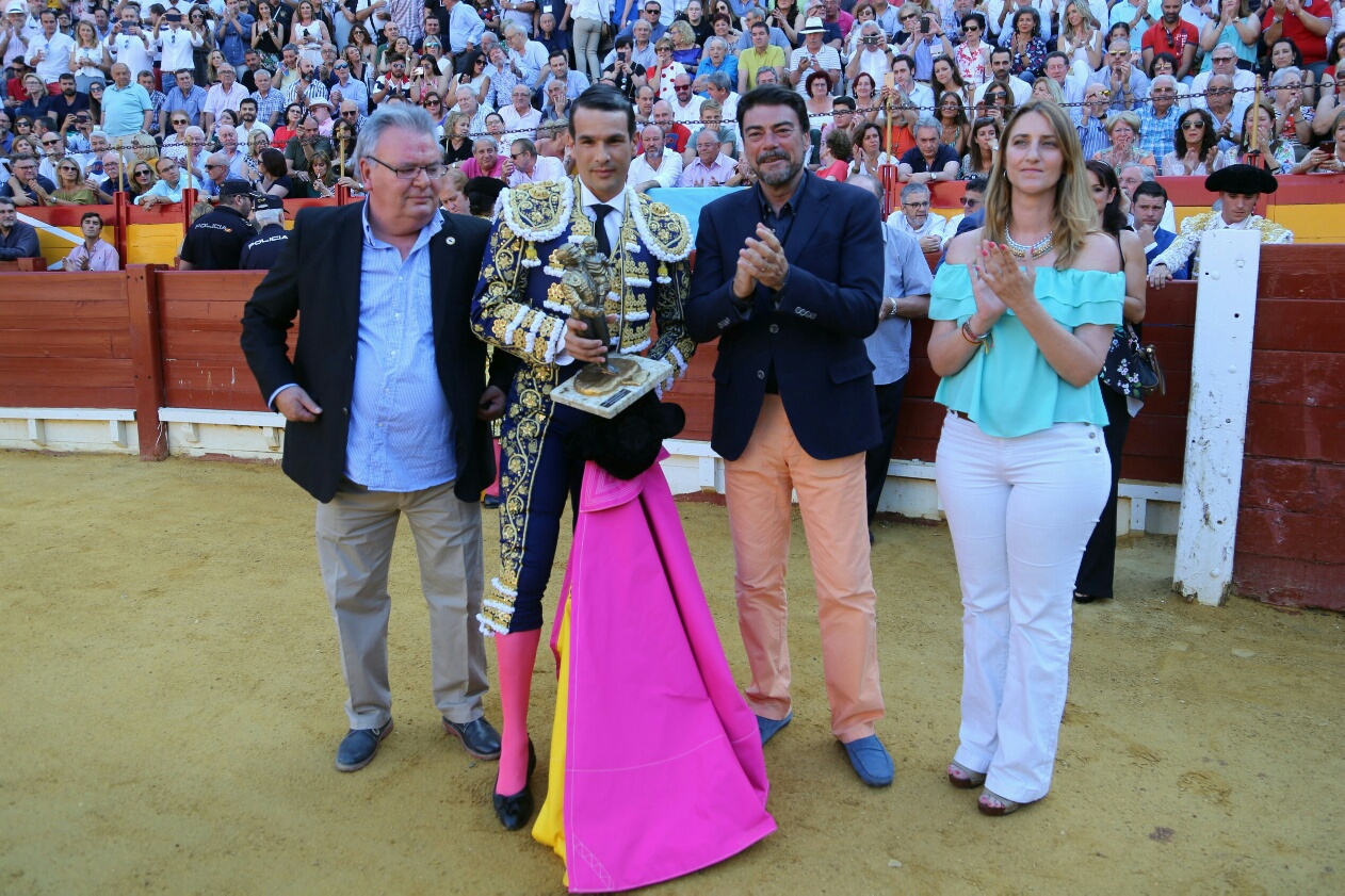 Toros José Mari Manzanares Alicante Luis Barcala (4).JPG
