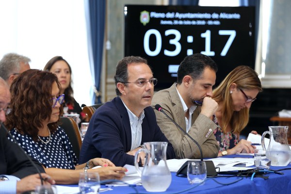 Carlos Castillo Pleno Alicante Plan de Ajuste.jpg