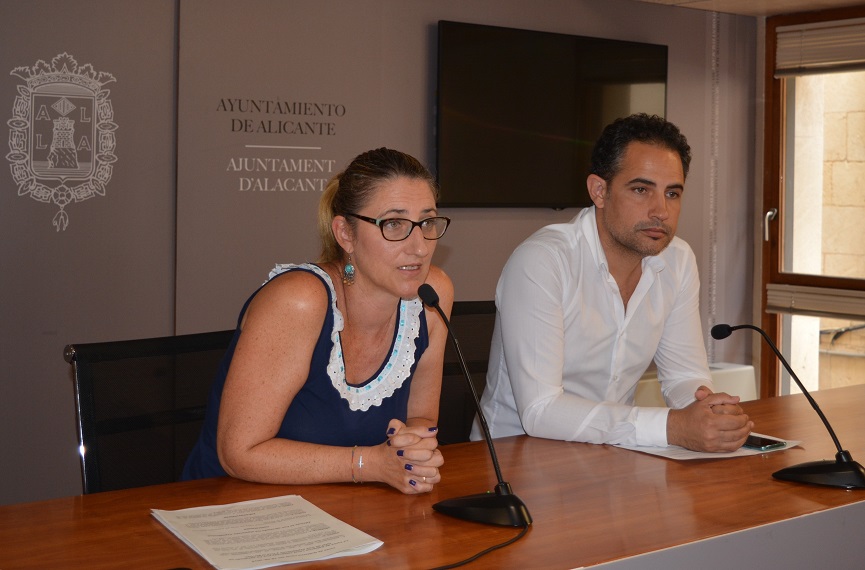 28 Ag 2018 Los concejales Mari Carmen de España e Israel Cortés F18.JPG