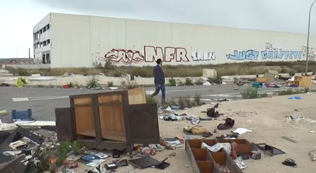 Basura zona cementerio Alicante2.jpg