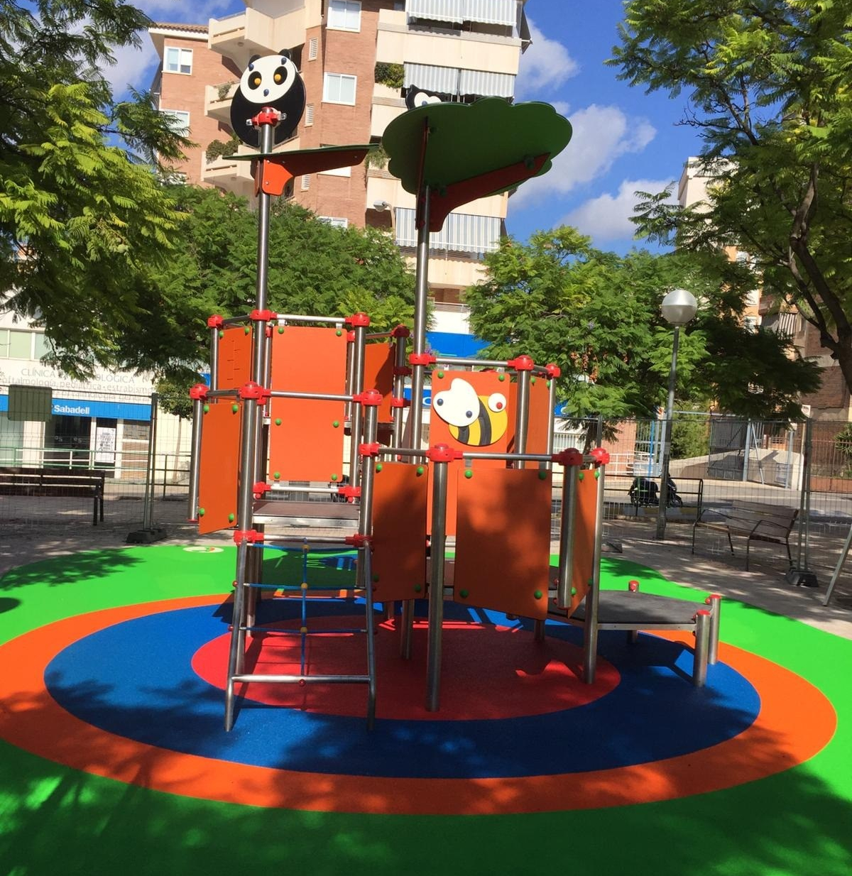 Parque-infantil-Haroldo-Parrés.jpg