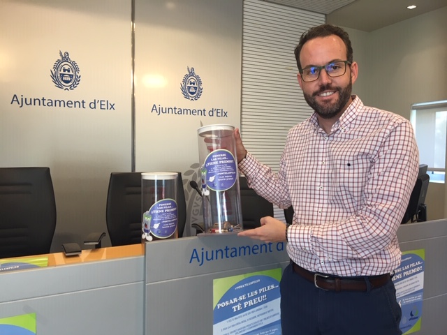 campaña de reciclaje de pilas Héctor Díez Elche.JPG
