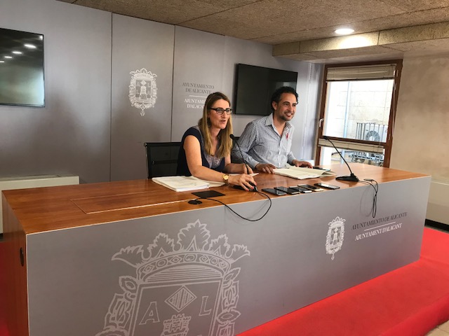 Mª Carmen de España Israel Cortés PP Alicante (2)