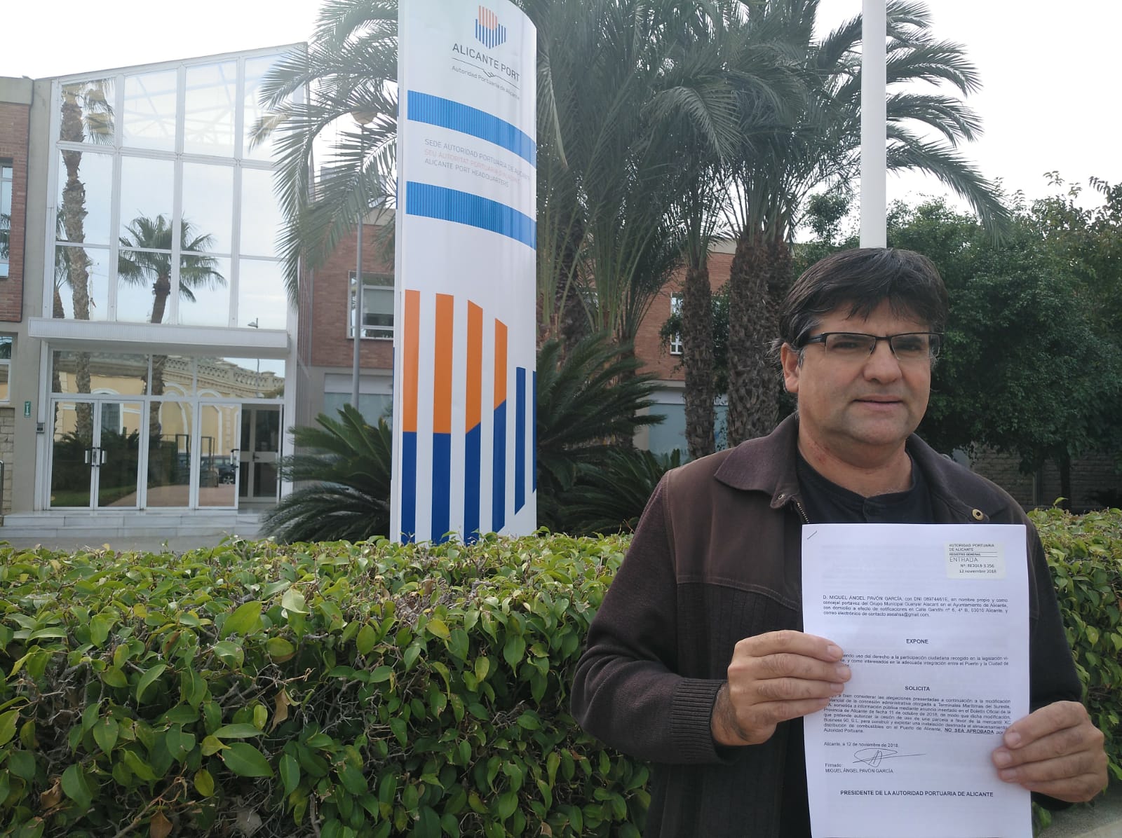 Foto Miguel Ángel Pavón y alegaciones modificación concesión macroplanta combustibles Puerto. 12-11-2018