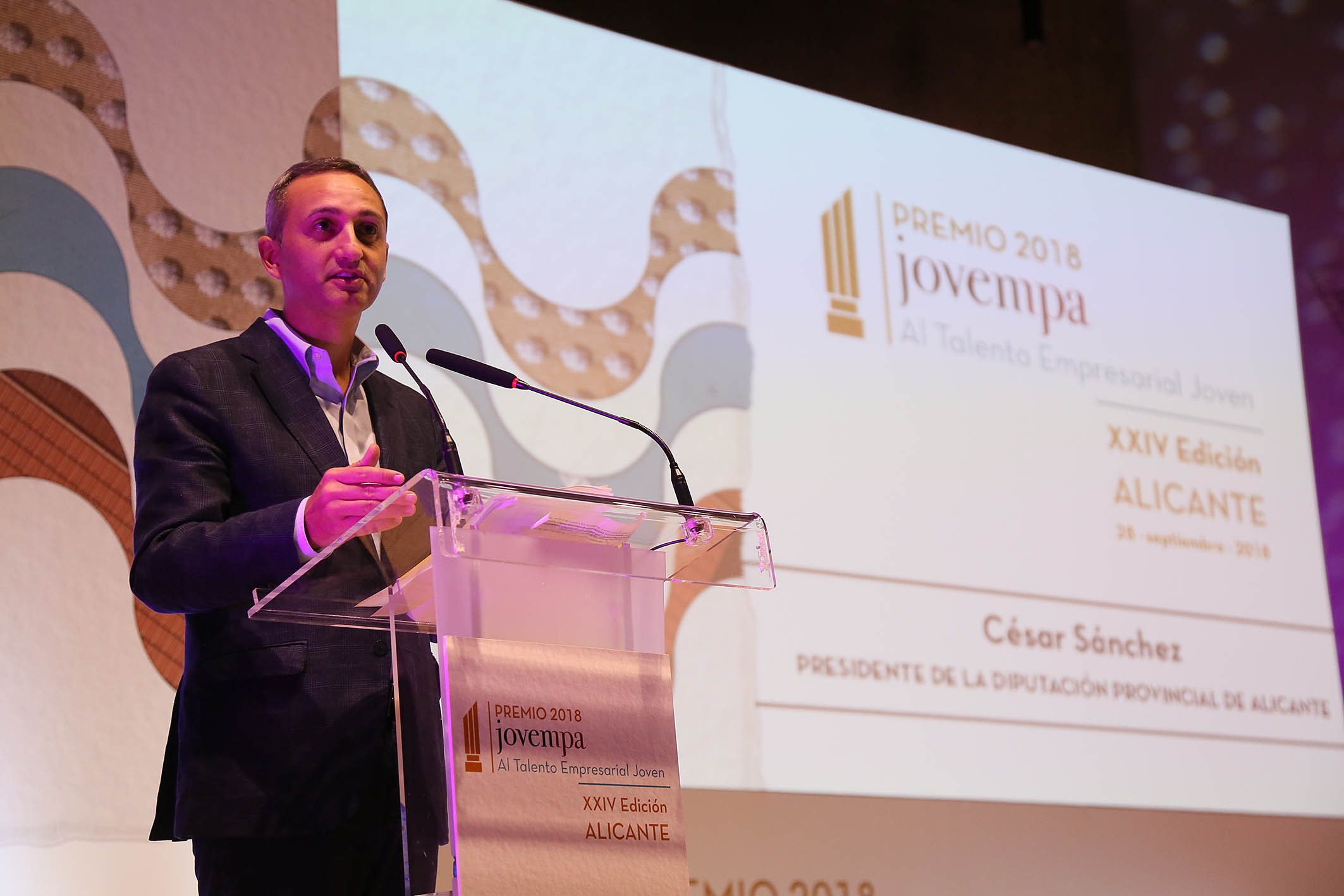 092818 premios jovempa