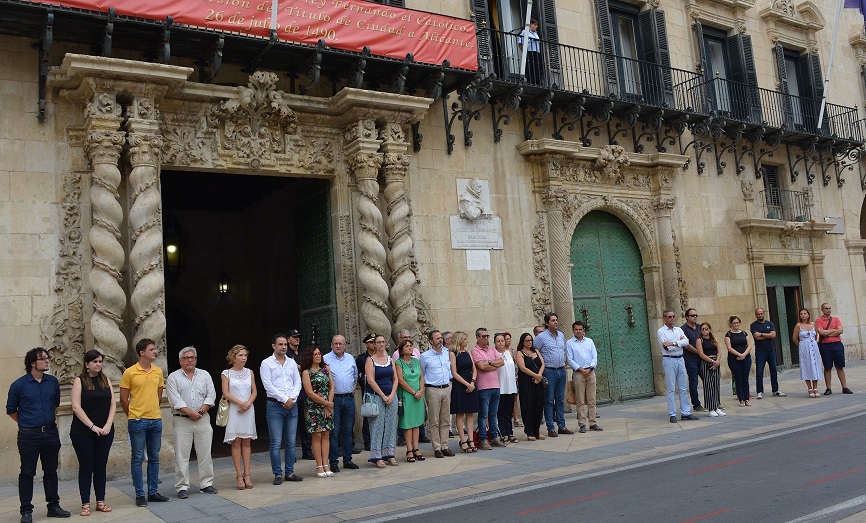 28 Ag 2018 Minuto de silencio F 6.JPG