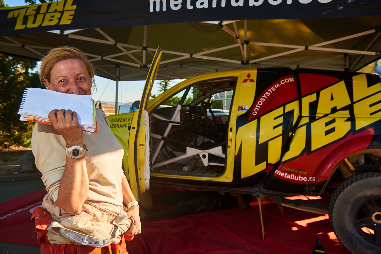 Pochola Hernández Metal Lube.jpg