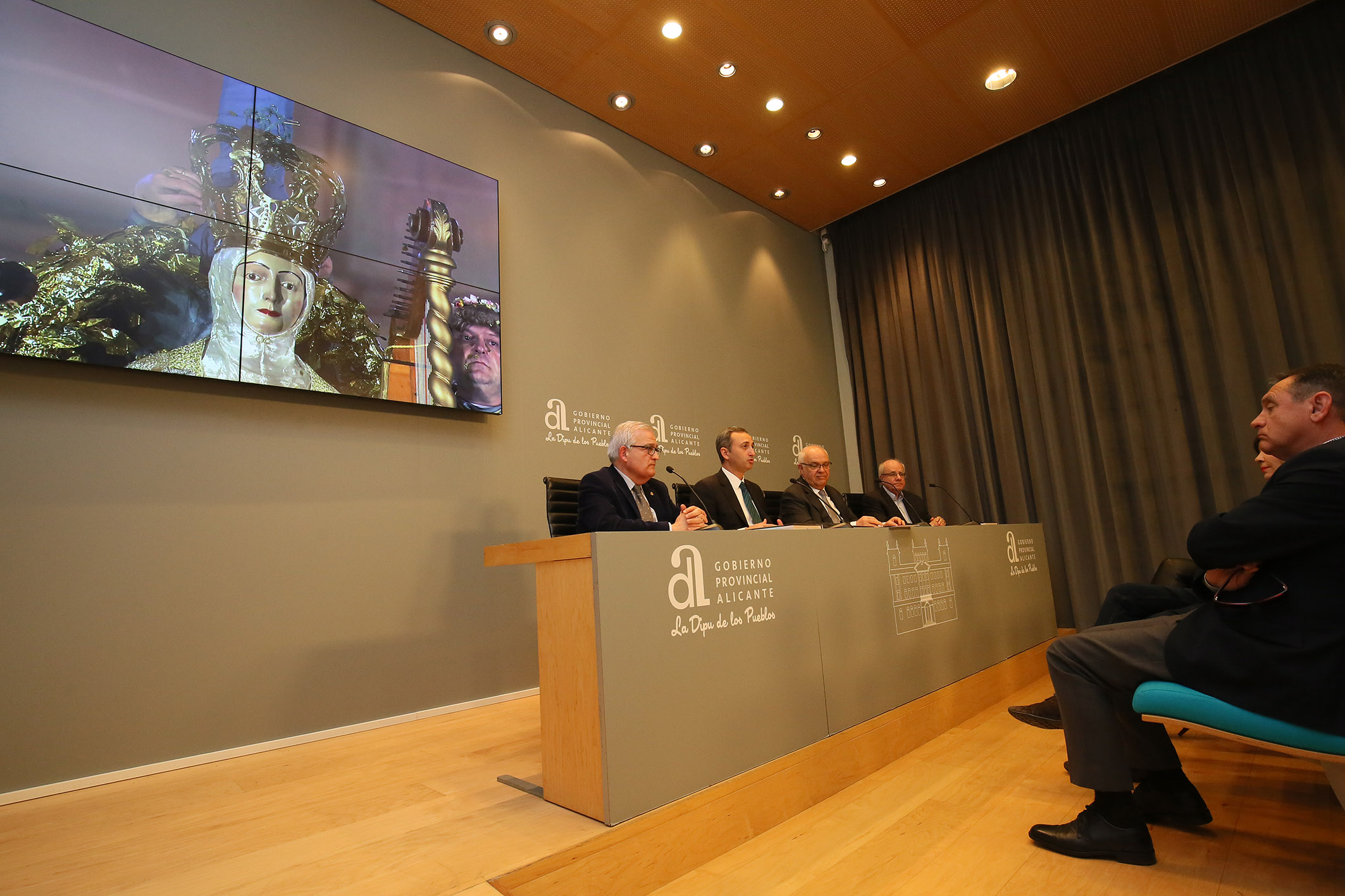 032818 Presentación del libro sobre el Misteri d'Elx 01