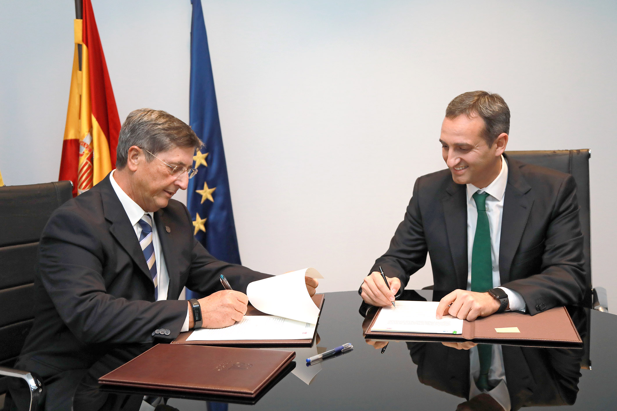 011118 Firma Convenio China Universidad Miguel Hernández prensa 2