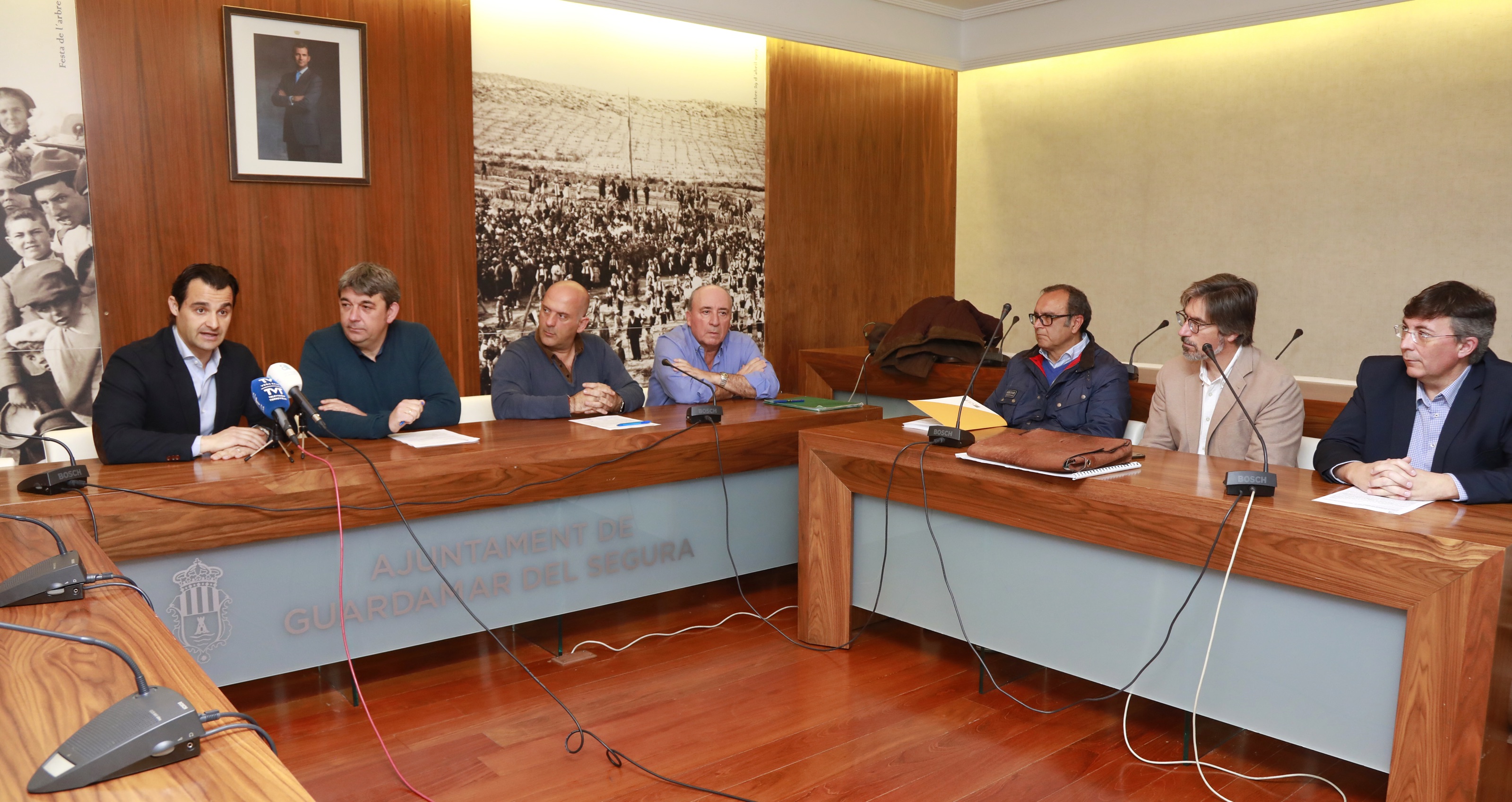 Eduardo Dolón Recepción Obra Guardamar del Segura _ prensa5.JPG