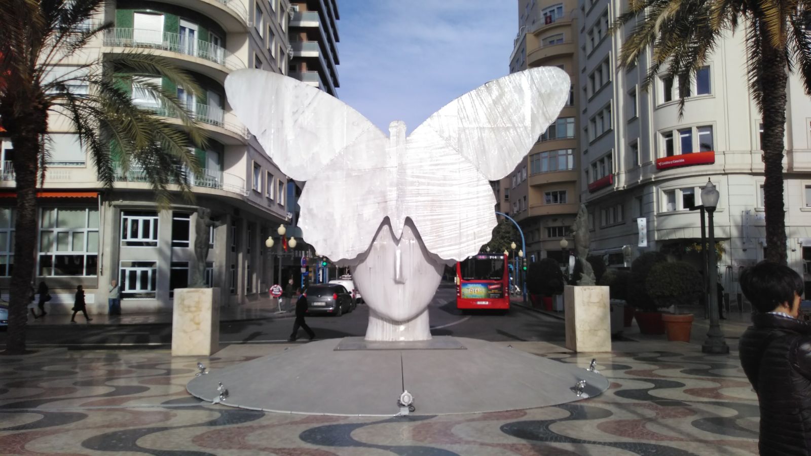 La mariposa de Manolo Valdés en Alicante