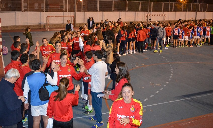 22 nov 2018 12 Jugadoras atraviesan pasillo F3 -