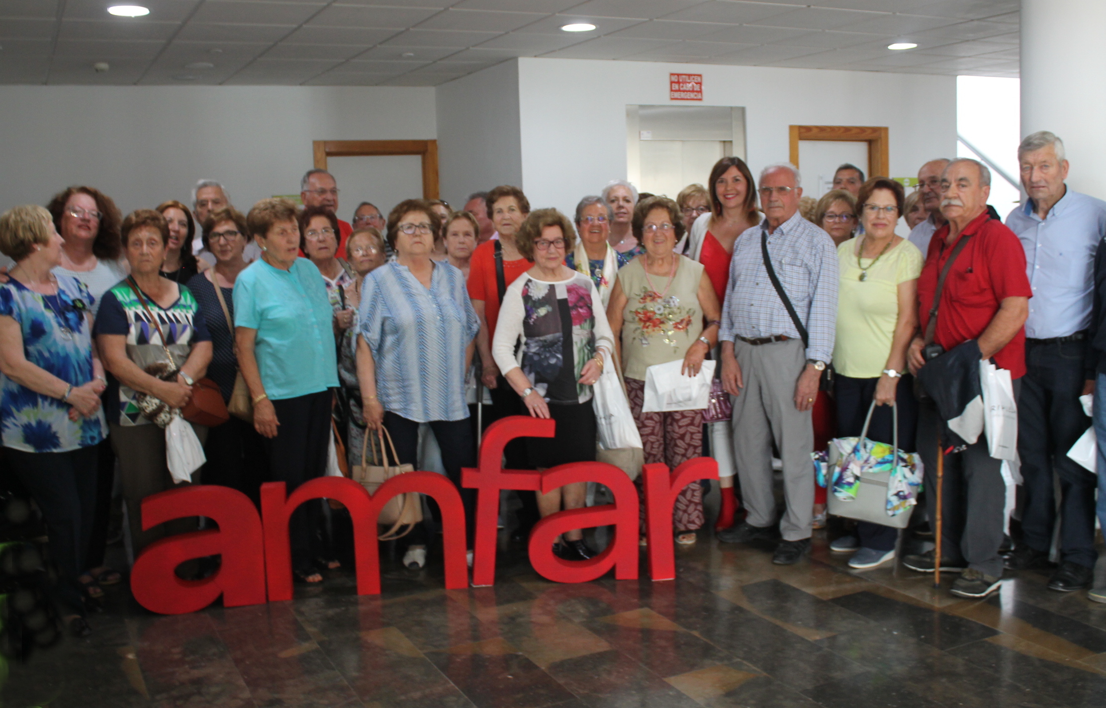 socias y diputada d.JPG