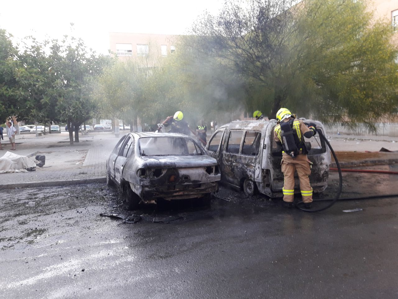 Incendio coches Alicante bomberos SPEIS.jpeg