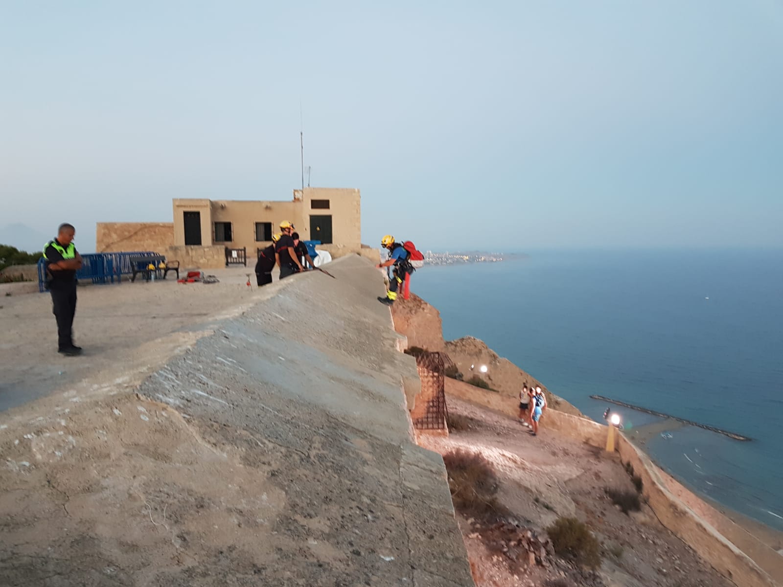 Bomberos rescate Castillo Alicante (2)