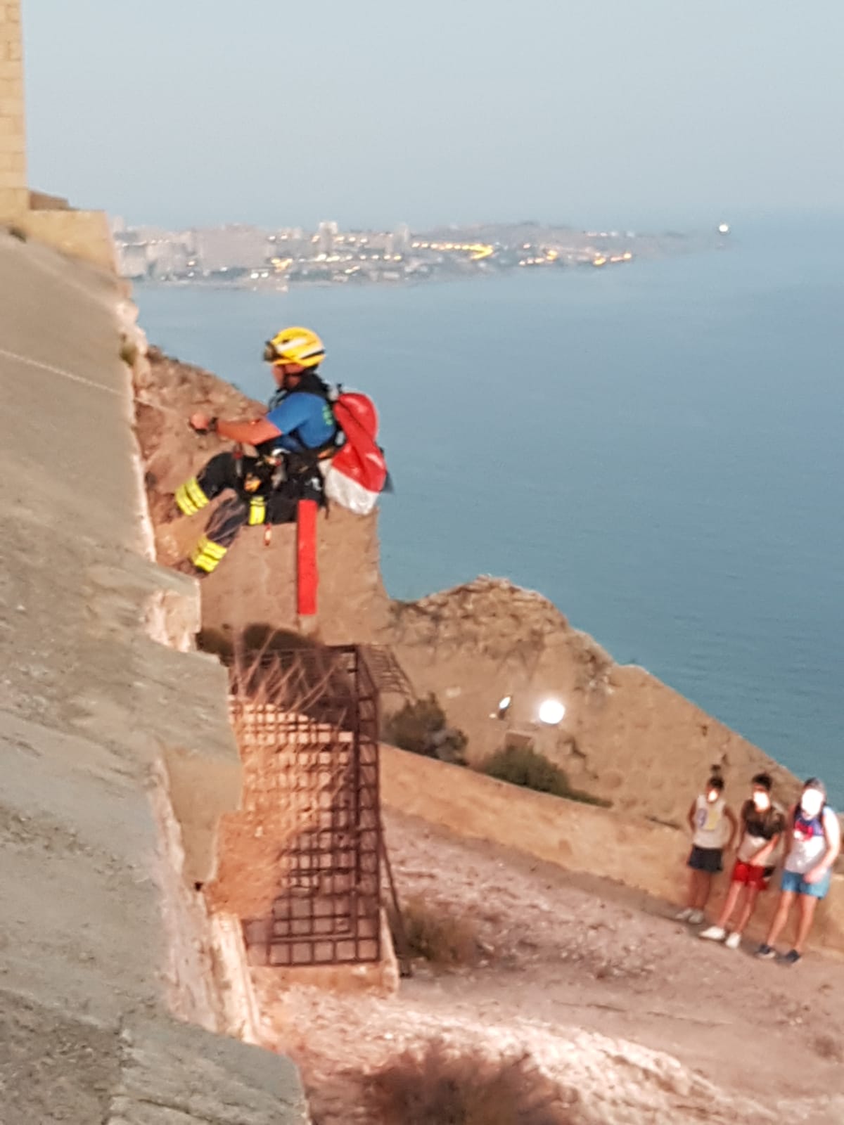 Bomberos rescate Castillo Alicante (3)