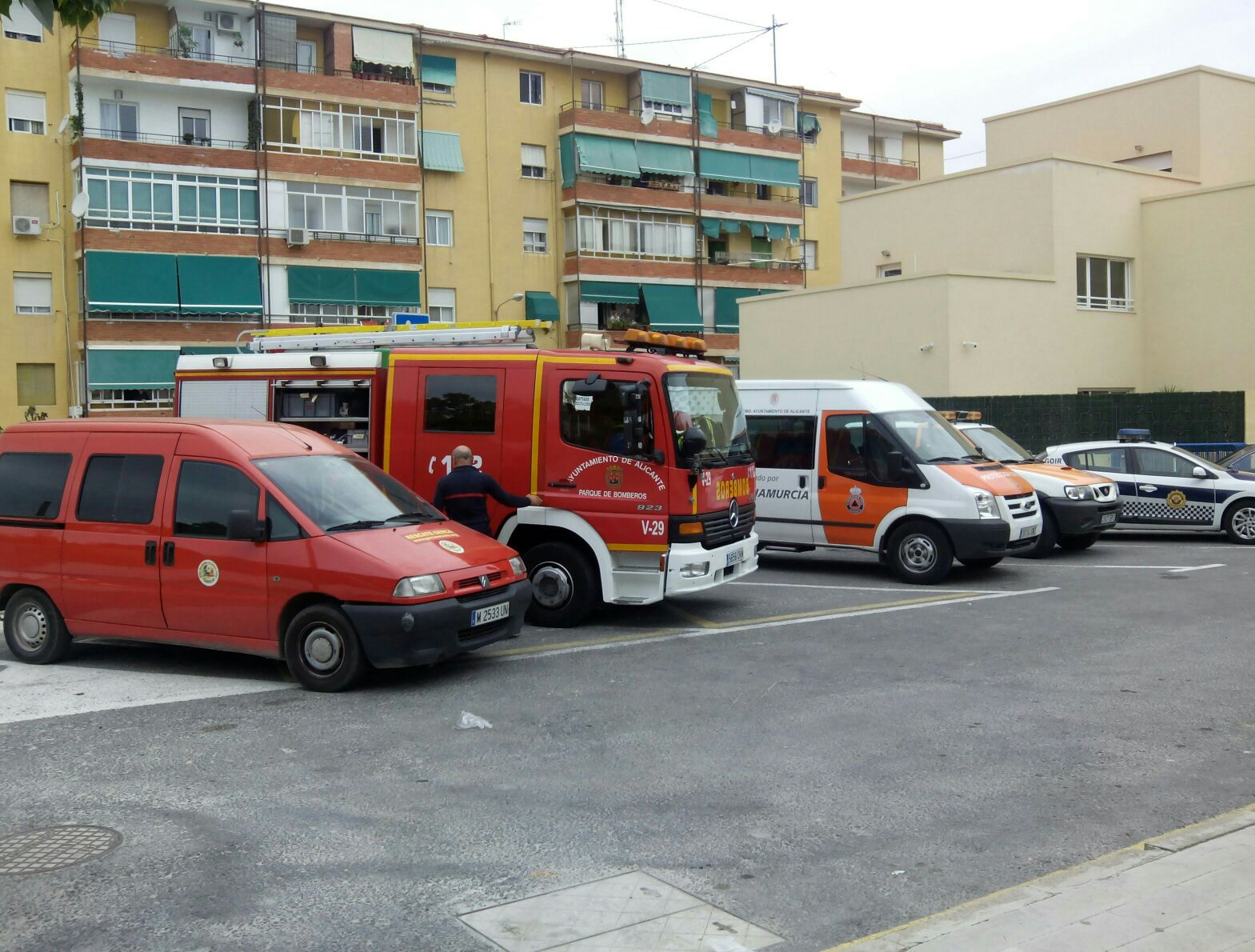 Policías y bomberos Alicante2