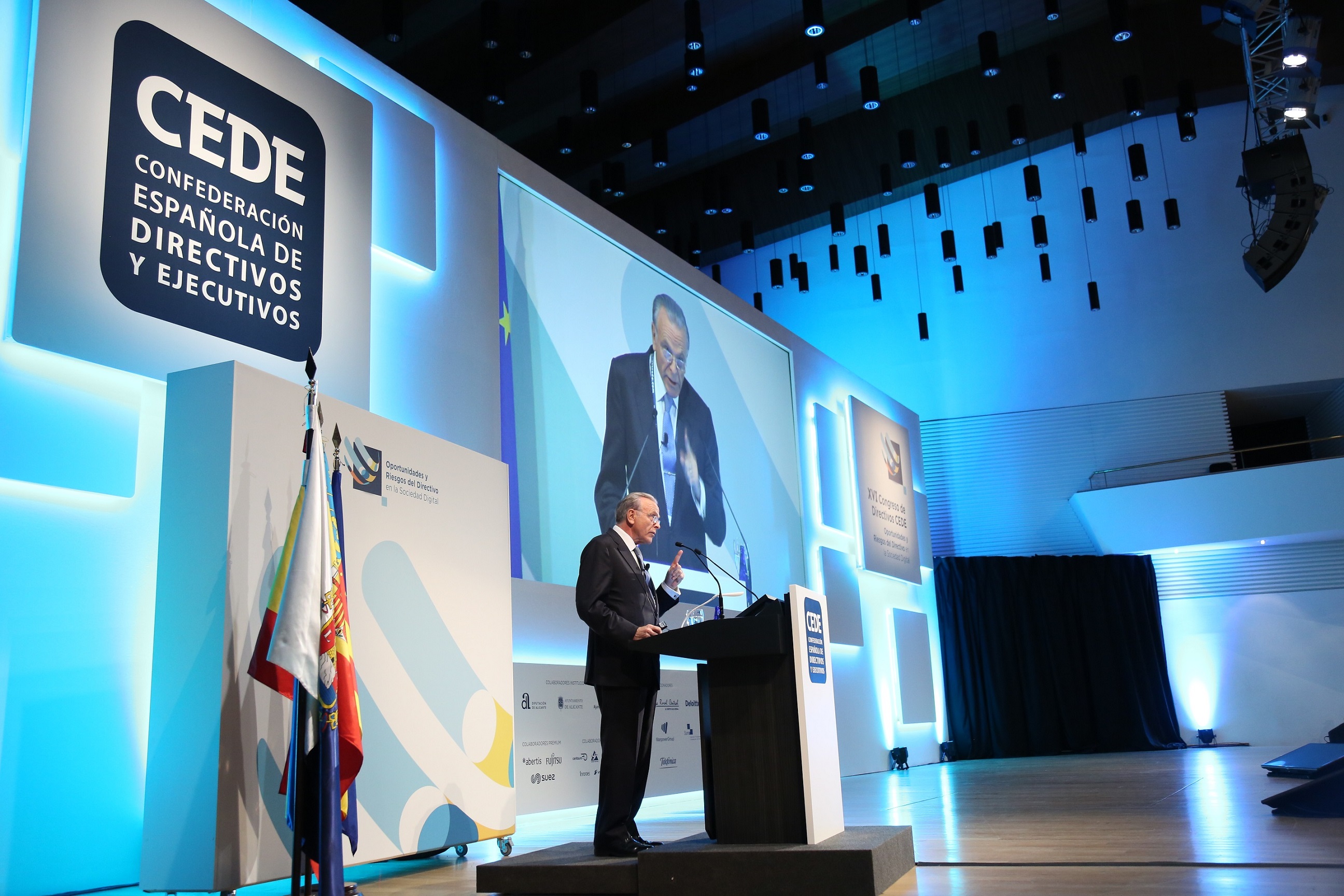 Clausura Congreso Directivos CEDE 2017 Alicante SM el Rey - Fainé (1)