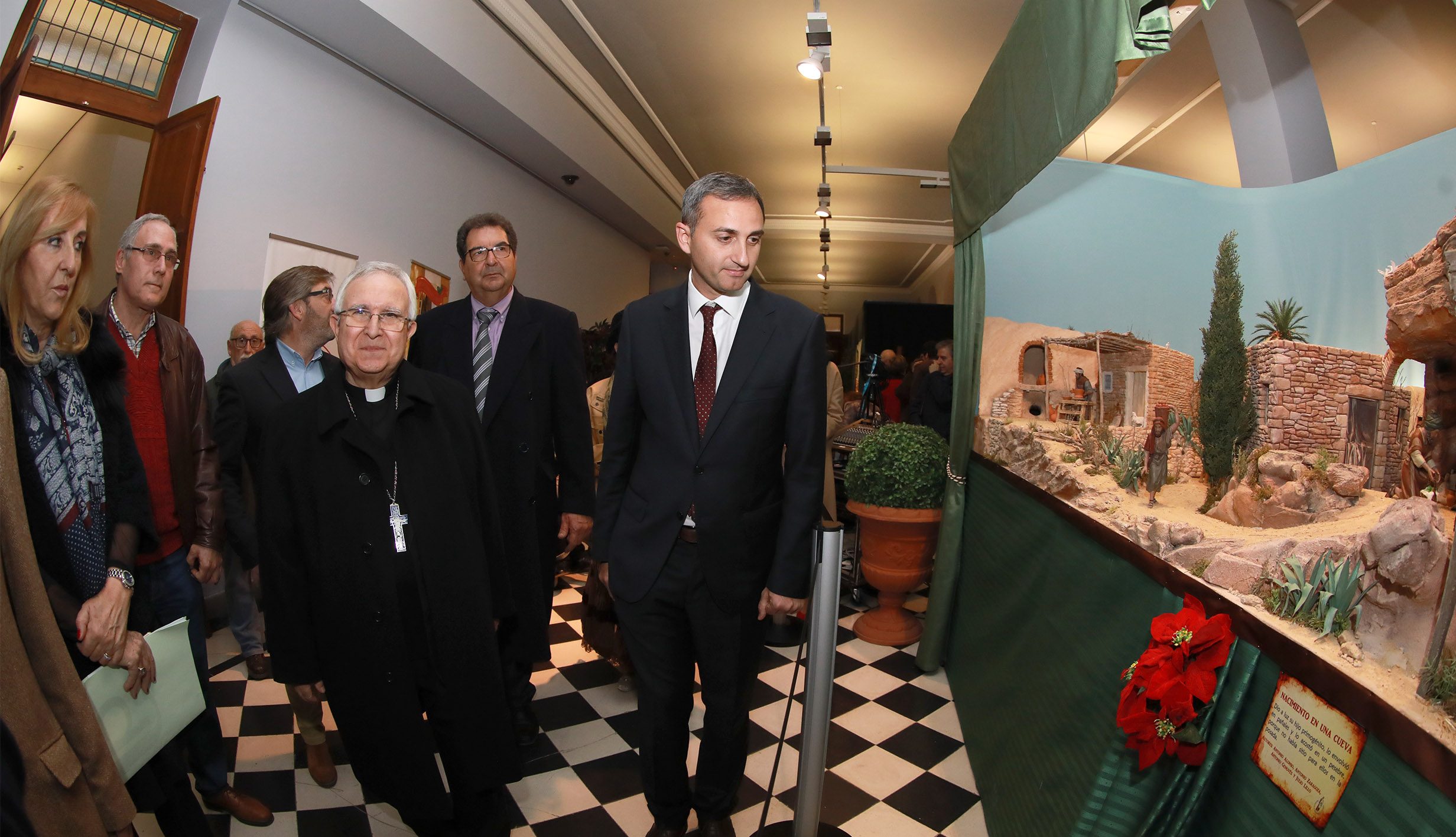 El presidente inaugura la exposición de belenes en el Palacio Provincial 4.jpg